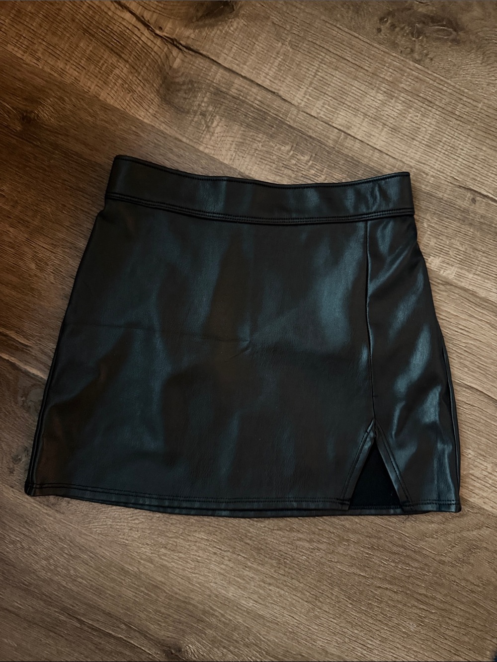 Abercrombie kids Black Faux-Leather Mini Skirt with Side Vent girls size 7/8